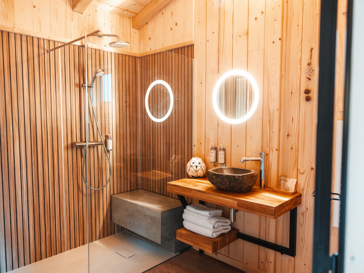 salle de bain d'une cabane dans les arbres - Bois de Rosoy
