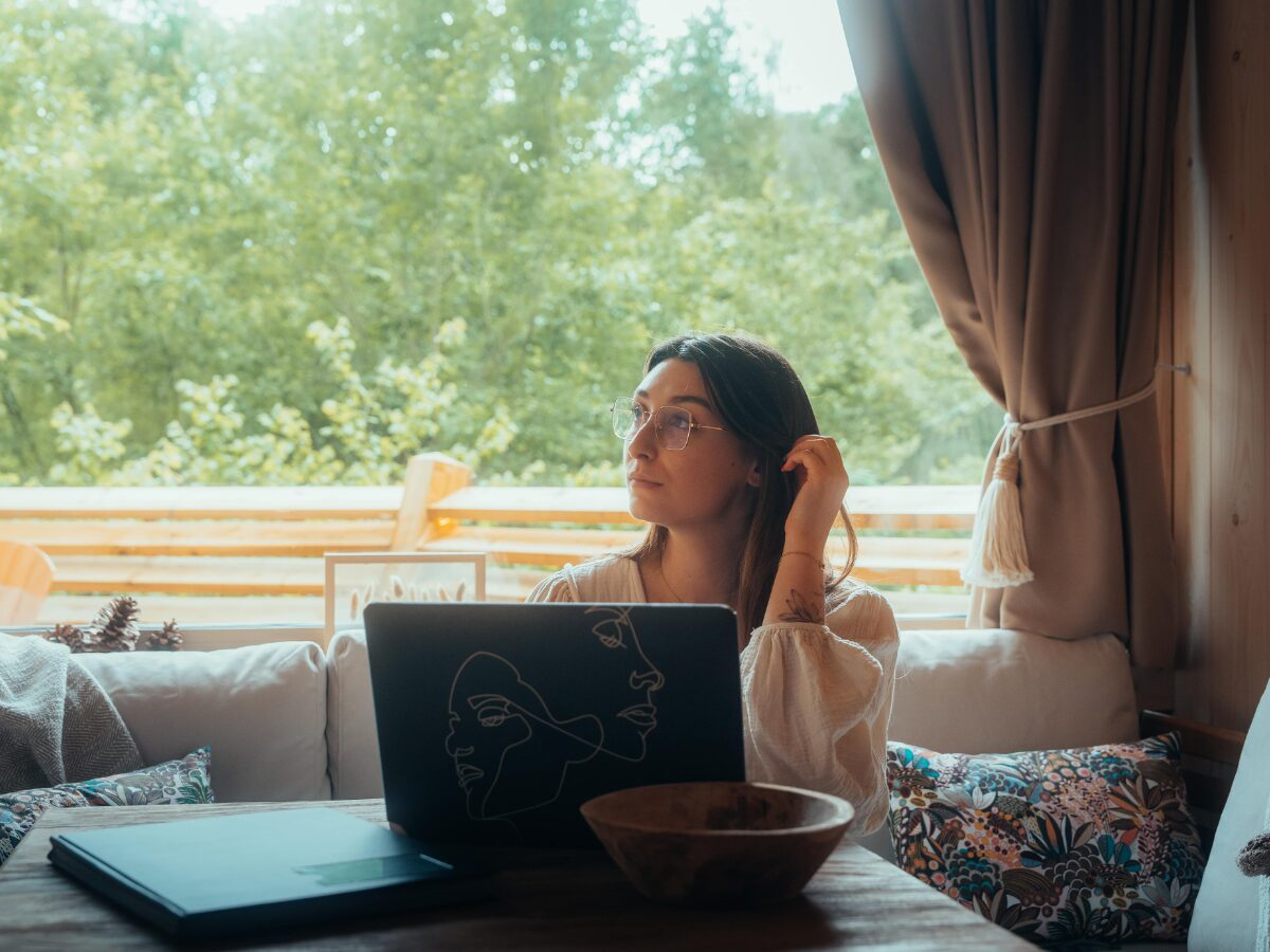 télétravail dans une cabane dans les arbres