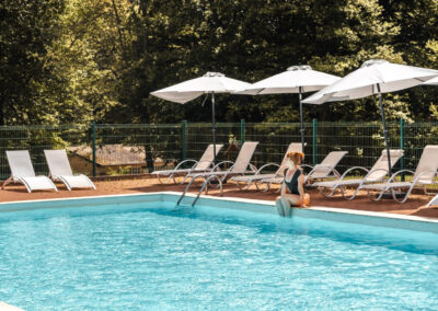 Piscine dans la forêt près de paris